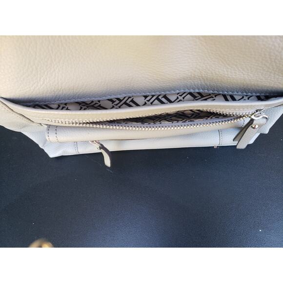 Tignanello Gray Leather Crossbody Shoulder Hand Bag Purse Several Compartments - Picture 3 of 12